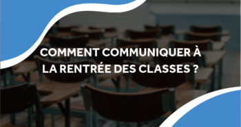 une salle de classe vide.