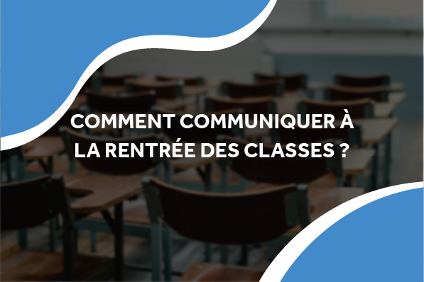 une salle de classe vide.