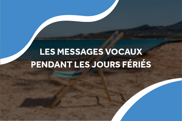 une chaise assise au sommet d'une plage de sable.